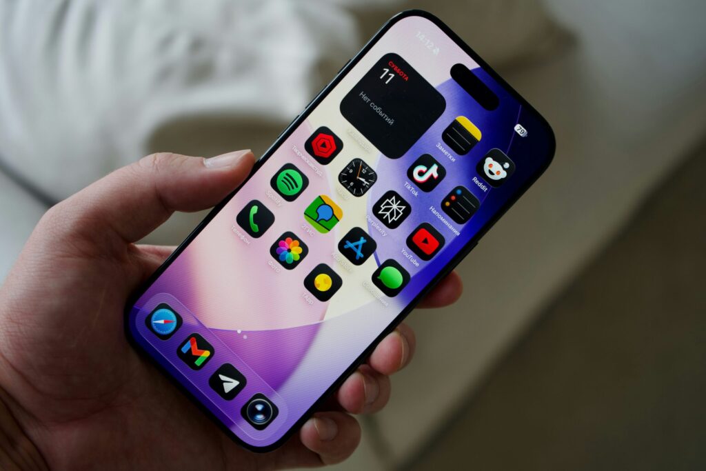 SNSを確認する人