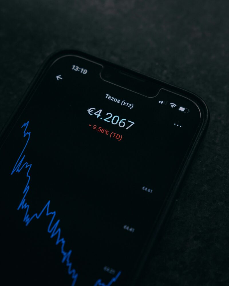 スマホで暴落した株価を見る