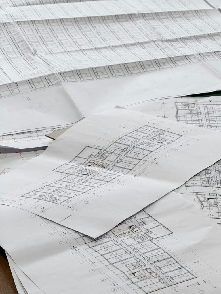 建築設計図が表面に広がります。