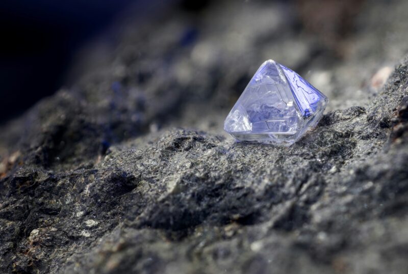 石の上のクリスタル